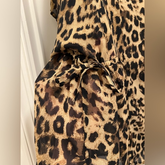 Torrid Side Cinch Leopard Print Semi-Sheer Pullover Top SIZE 2 - Picture 4 of 6